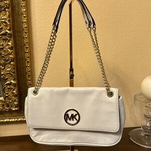Michael Kors White Shoulder Bag or Crossbody with adjustable chain
